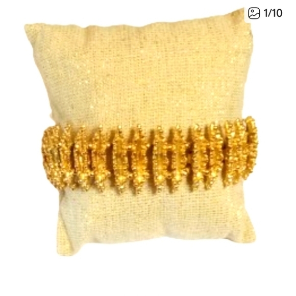 Avon Jewelry - Avon Gold Tone Starflower Link Textured 7" Bracelet